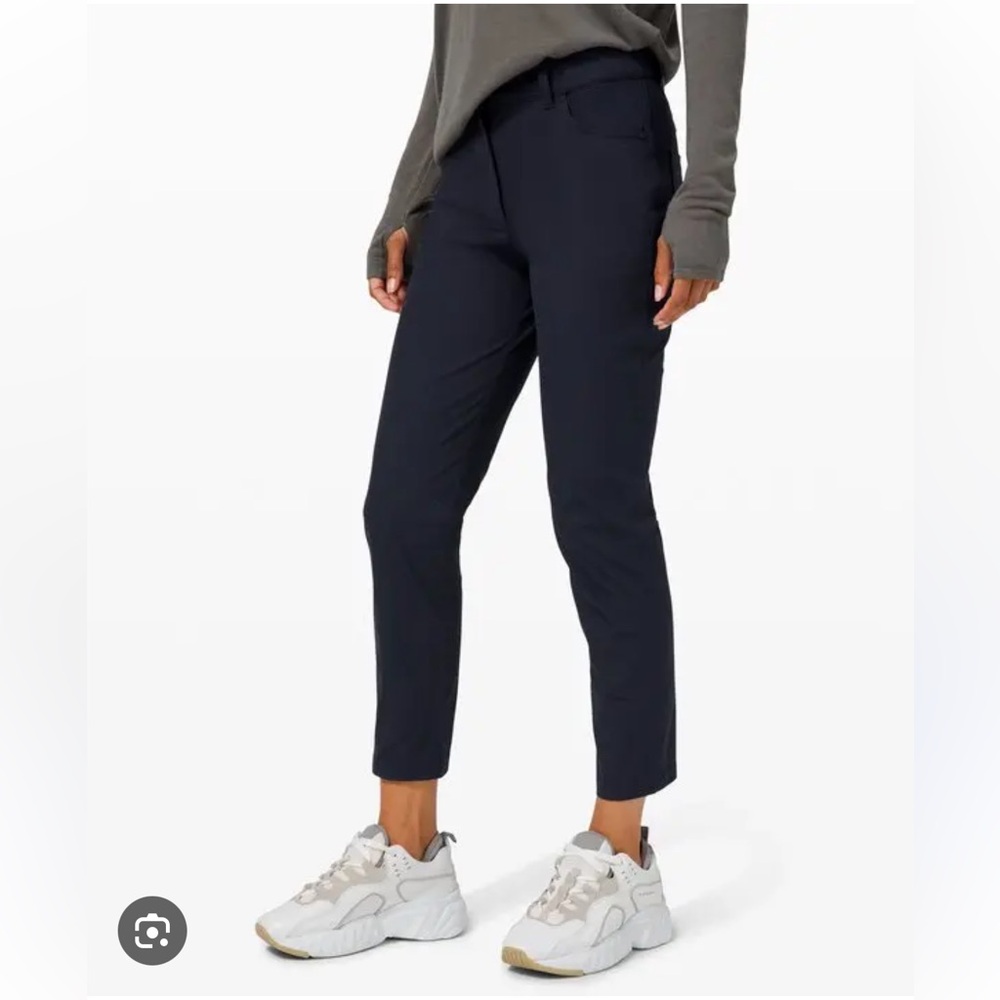 Lulu Lemon City Sleek 5 pocket 7/8 pant in Navy - Size 10